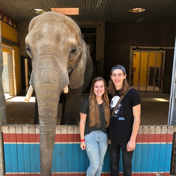 Meet your Posher, Aubrey - Picture 2 of 2